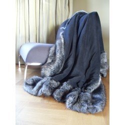 plaid couverture fausse fourrure renard argenté couleur: gris / argenté sur canapé fourrure optique